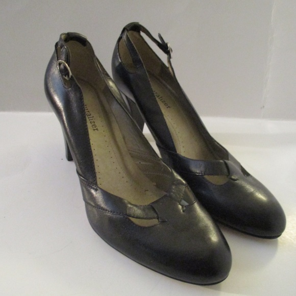 NATURALIZER Black Almond Toe Cut-Out Pumps - Picture 2 of 8